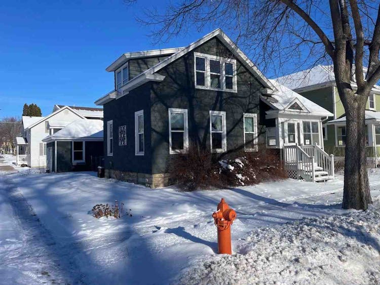 302 E Howard St Winona, MN 55987, Winona County