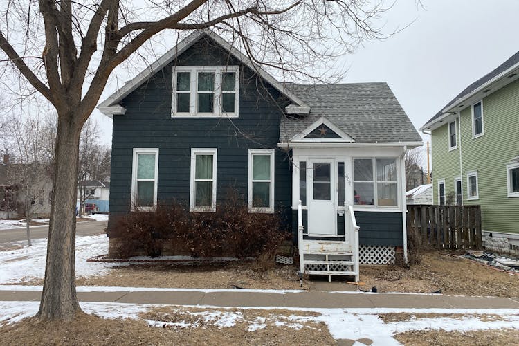 302 E Howard St Winona, MN 55987, Winona County