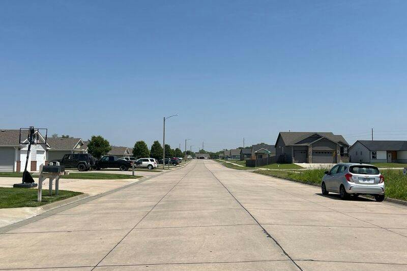 Redbud Ave, Valley Center, KS 67147