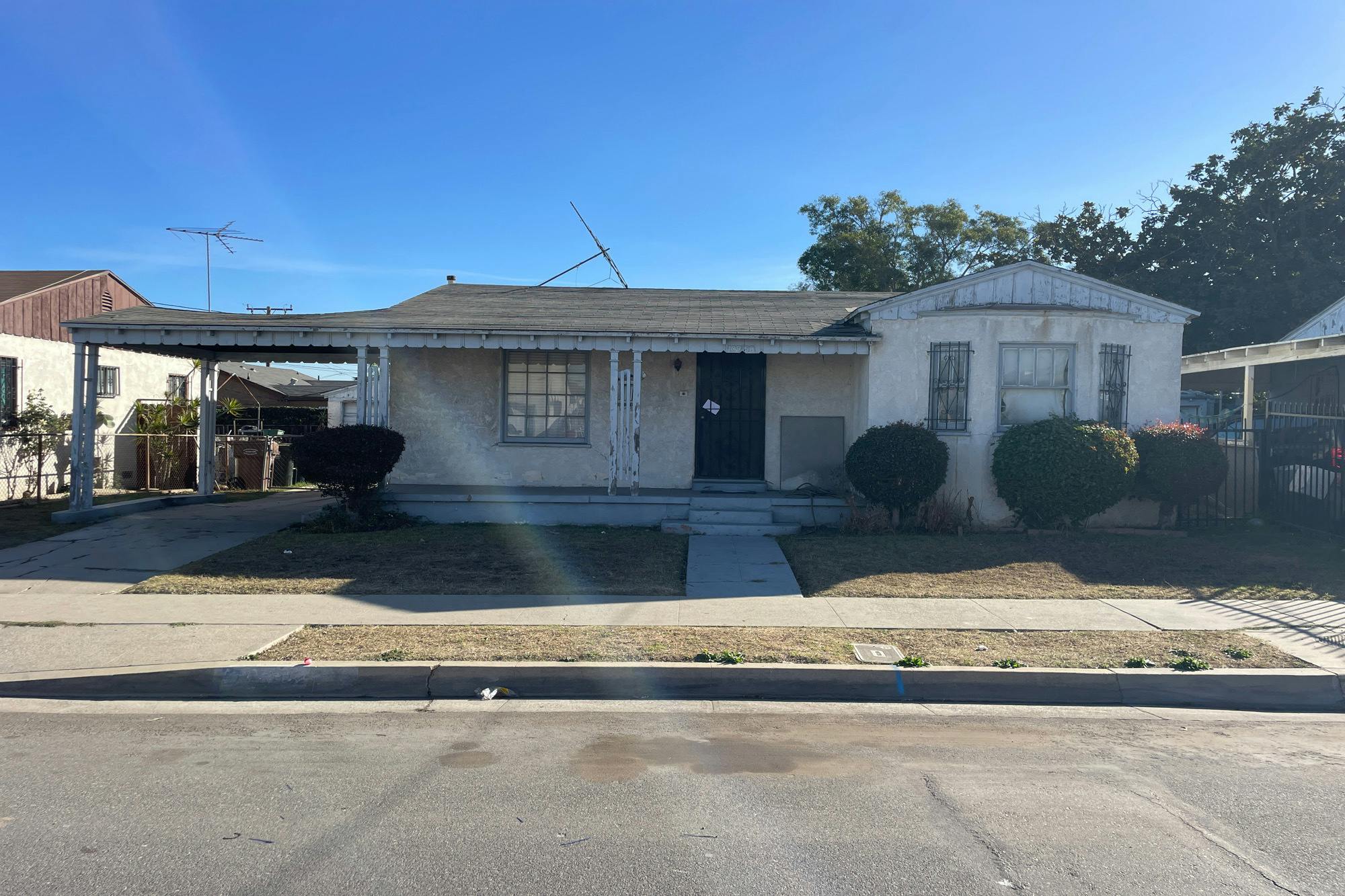 Budlong Ave, Los Angeles, CA 90044