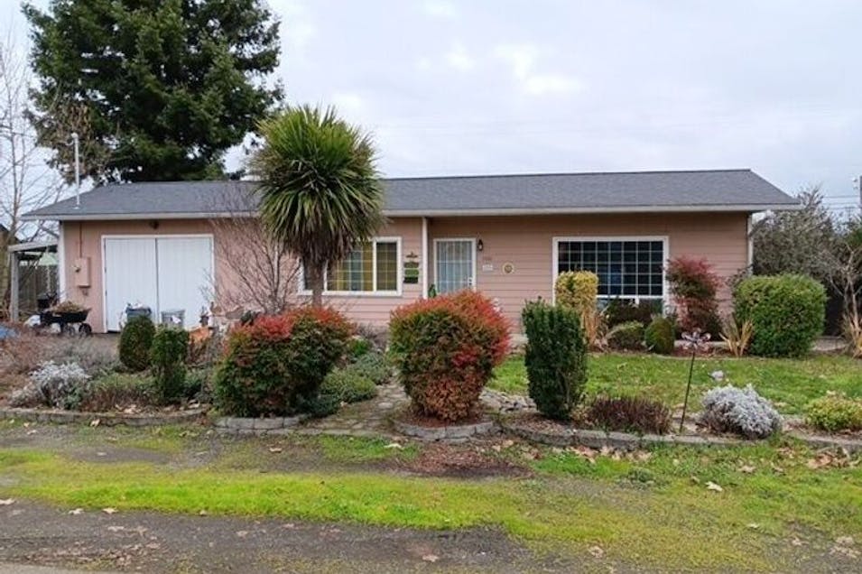 1061 NW Keasey St Roseburg, OR 97471, Douglas County
