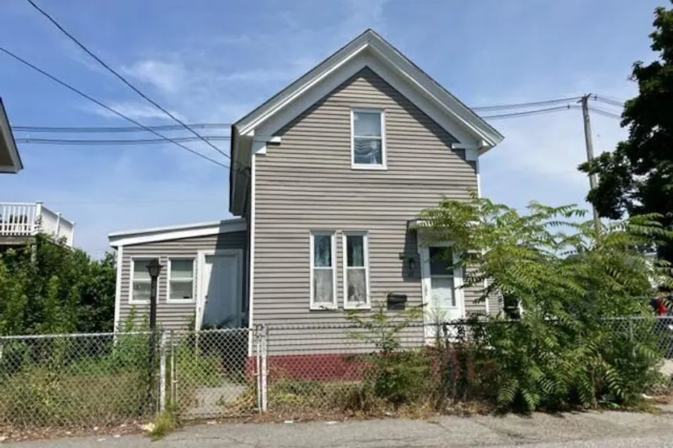 47 Manchester Street Lowell, MA 01852, Middlesex County