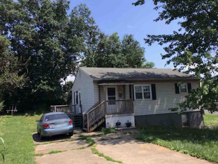 2216 Mayflower Drive Lynchburg, VA 24501, Lynchburg City County