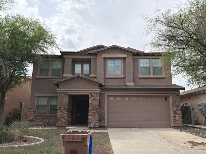 1097 E Saddleback Pl