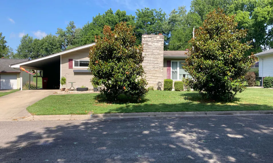 985 S Broadway St Nashville, IL 62263, Washington County