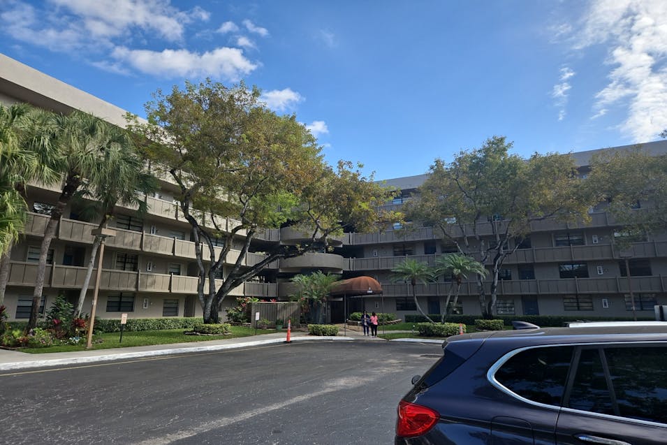 1000 Colony Pt Cir Pembroke Pines, FL 33026, Broward County