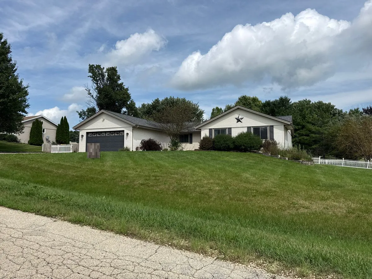 Old Towne Ct, Roscoe, IL 61073 #1
