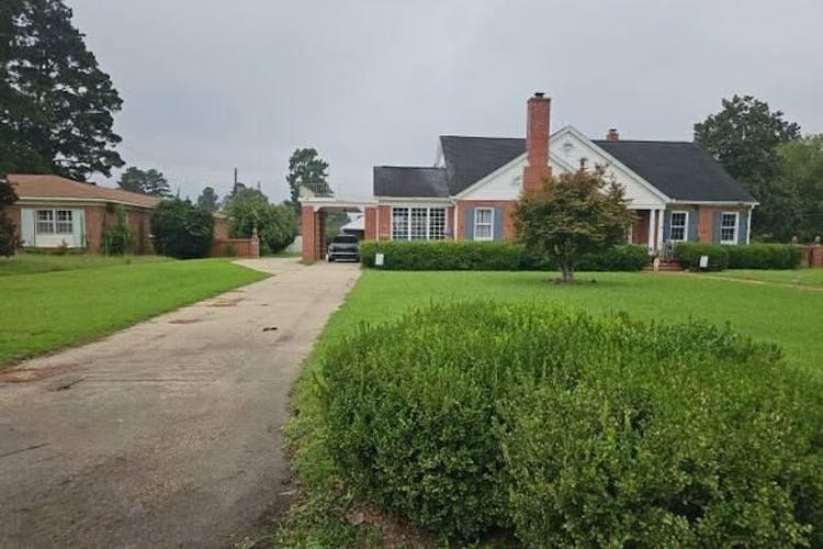 609 E Main St Lake City, SC 29560, Florence County