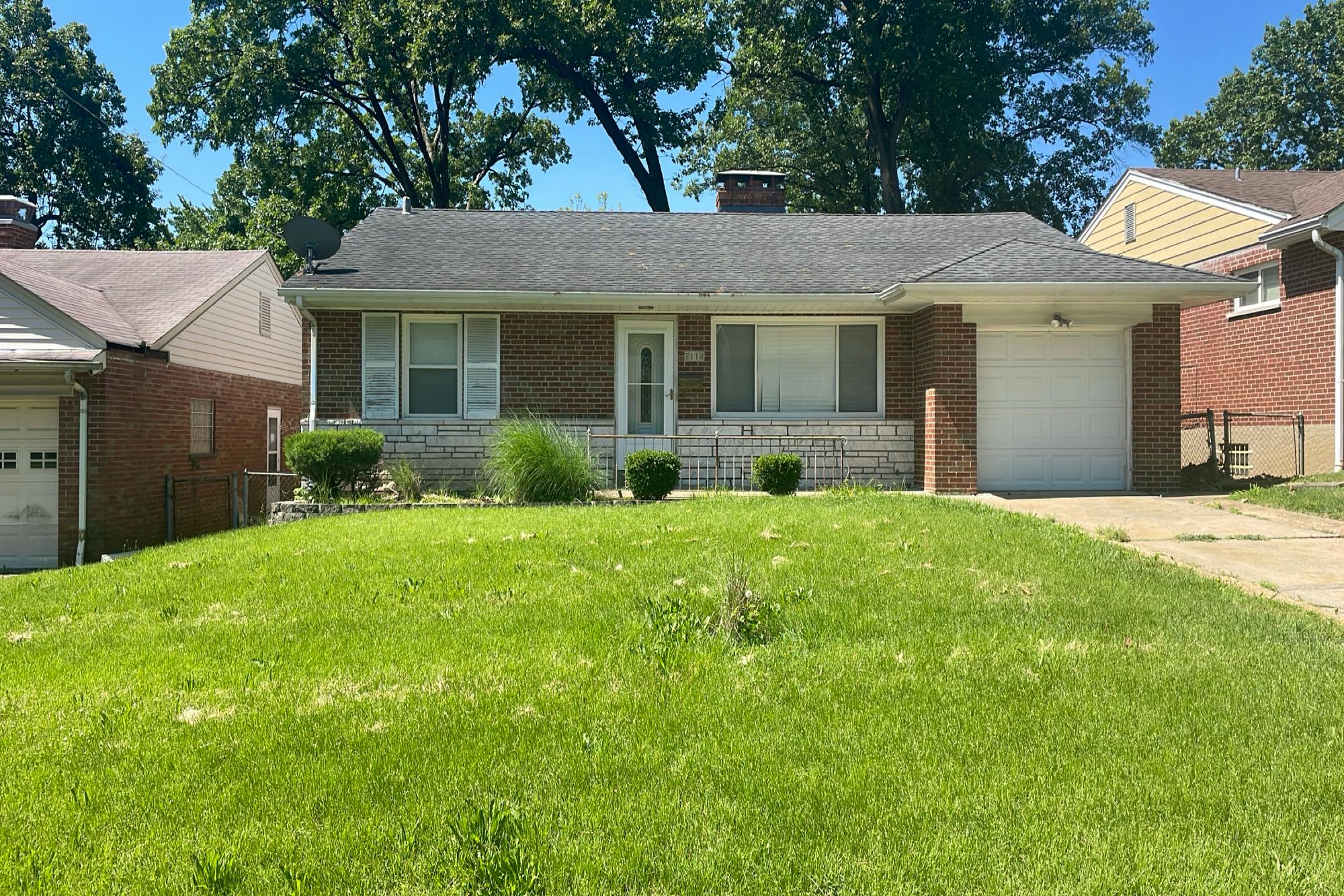 Blue Spruce Dr, Saint Louis, MO 63121