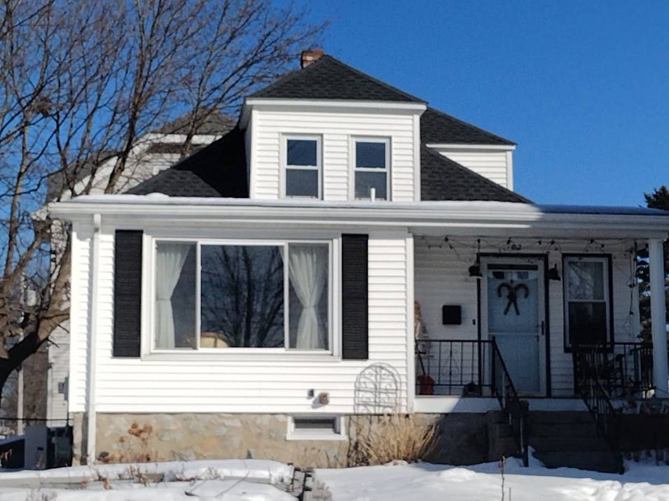 122 Angel St Woonsocket, RI 02895, Providence County