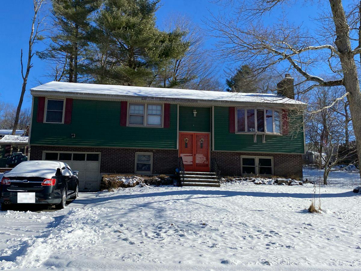 Oakridge Dr, Rutland, MA 01543
