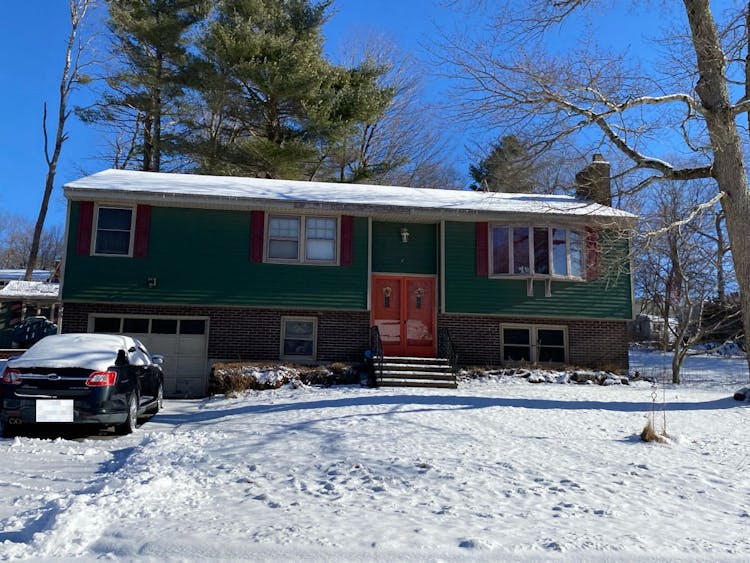 12 Oakridge Drive Rutland, MA 01543, Worcester County