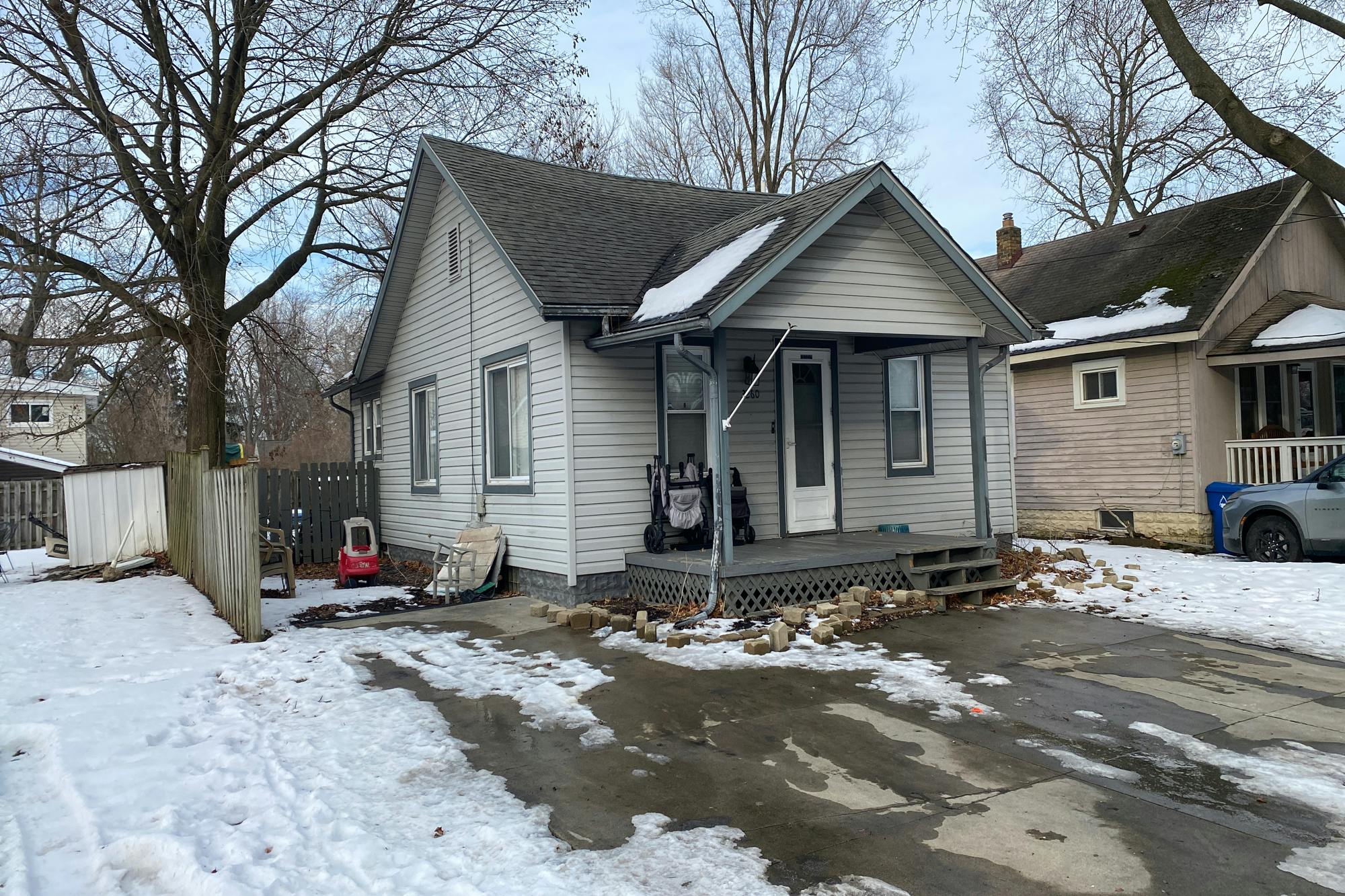 Wanamaker Rd, Waterford, MI 48328