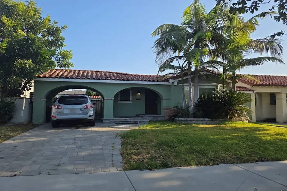 3237 W 74th St Los Angeles, CA 90043, Los Angeles County