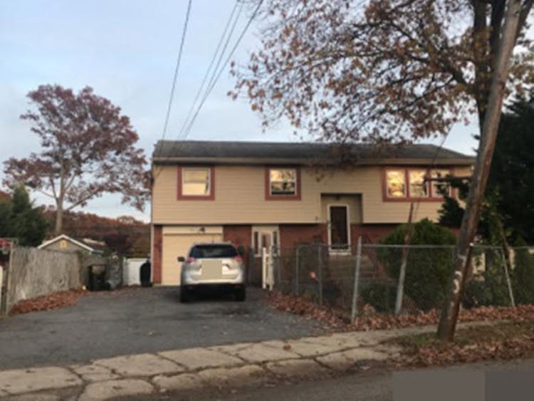 431 Commack Islip, NY 11751, Suffolk County