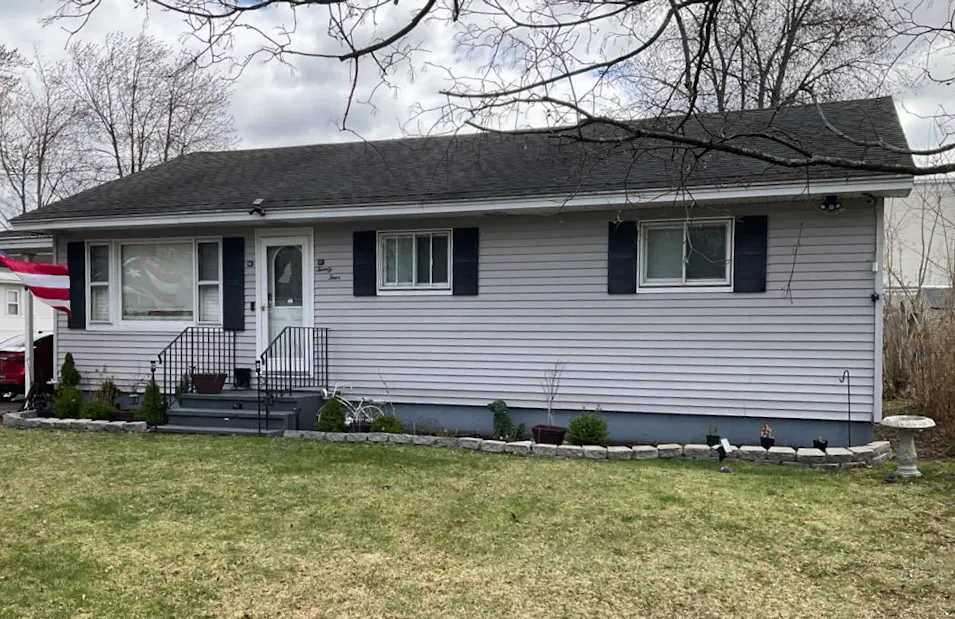 24 Hale St Manchester, NH 03102, Hillsborough County