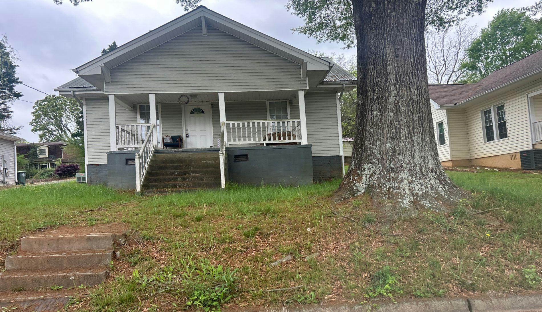 B St, Newton, NC 28658