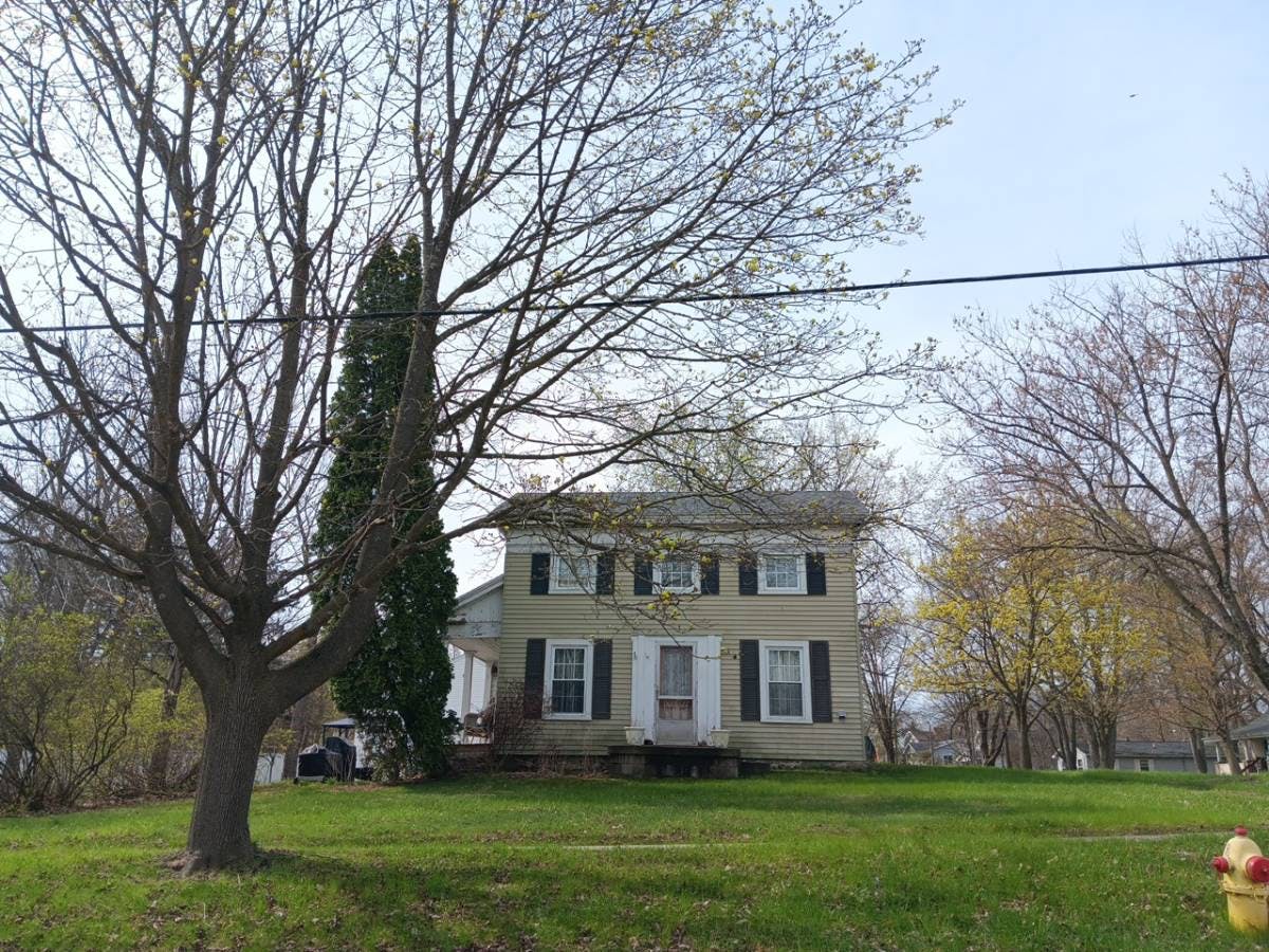 2184 E Schumacher St, Burton, MI 48529, Genesee County