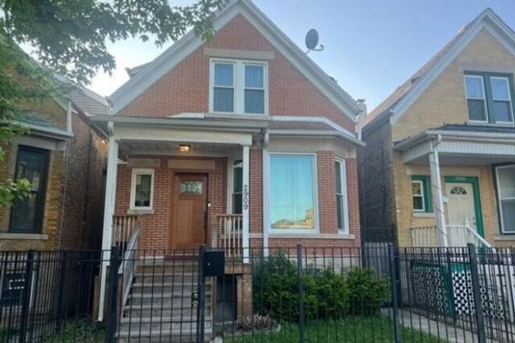 2909 North Troy Street Chicago, IL 60618, Cook County