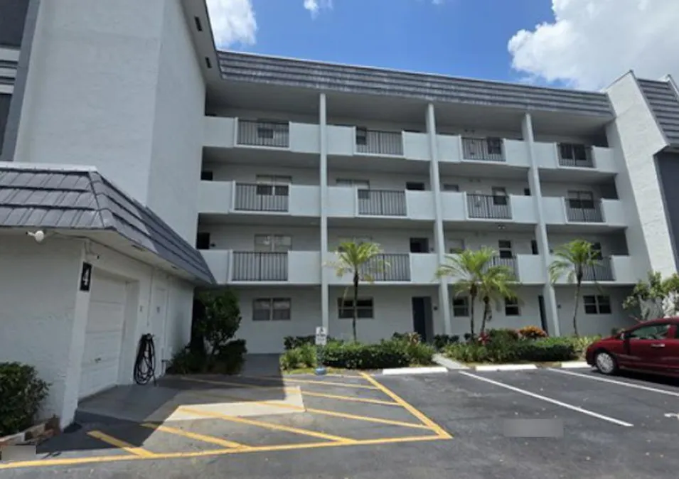 6020 NW 44th St Apt 108 Lauderhill, FL 33319, Broward County
