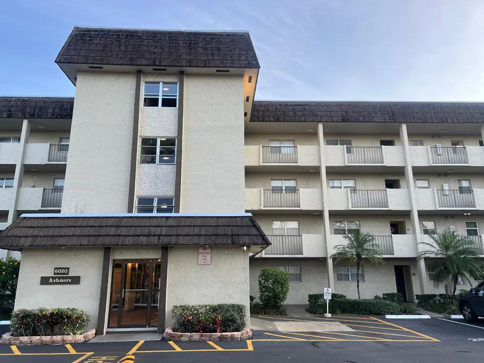 6020 NW 44th St Apt 108 Lauderhill, FL 33319, Broward County