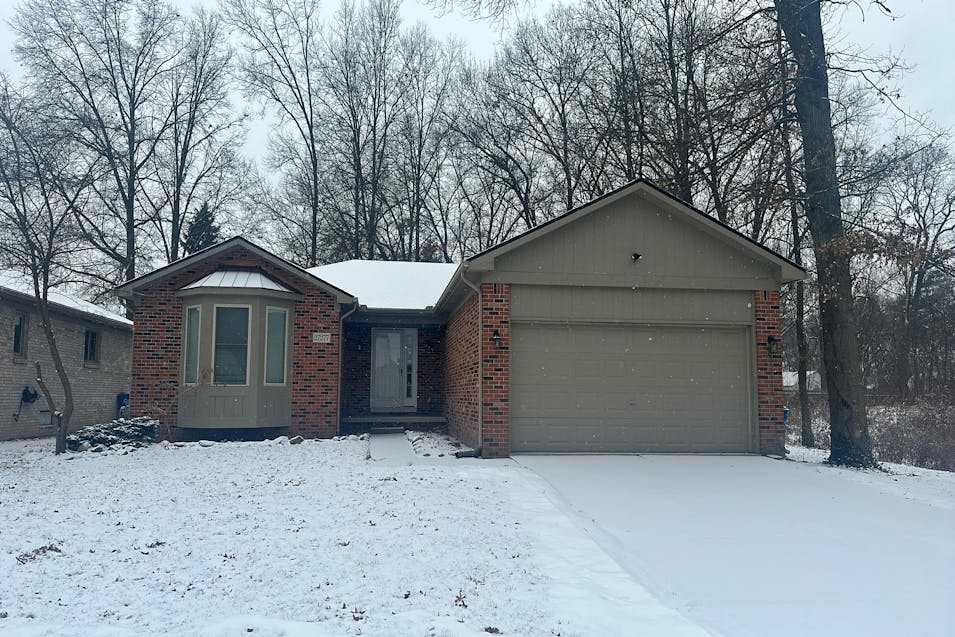 27277 Warner Ave Warren, MI 48092, Macomb County