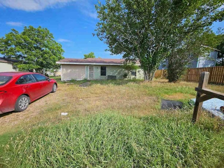 406 Moffitt St Yoakum, TX 77995, Lavaca County