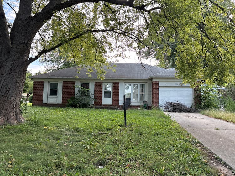 1322 Richland Ave Lincoln, IL 62656, Logan County