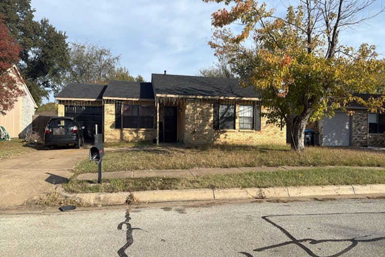 6933 Sandybrook Dr Fort Worth, TX 76120, Tarrant County