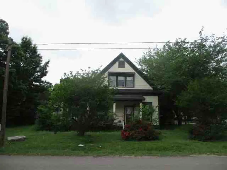 301 College Italy, TX 76651, Ellis County