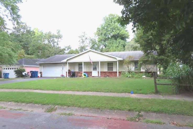 64 Heritage Dr Terre Haute, IN 47803, Vigo County