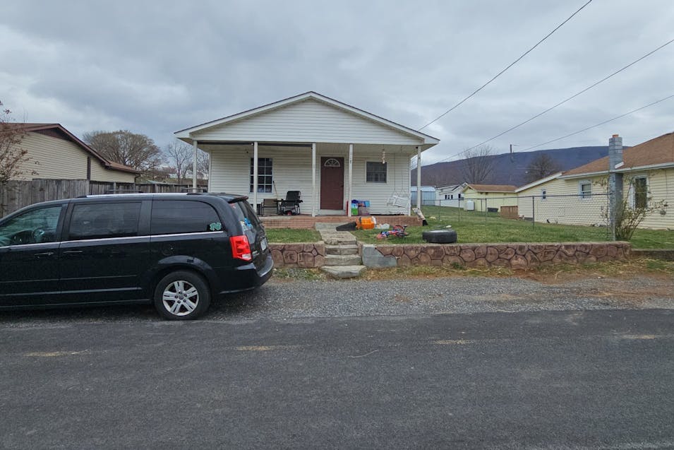 118 Warner Street Narrows, VA 24124, Giles County