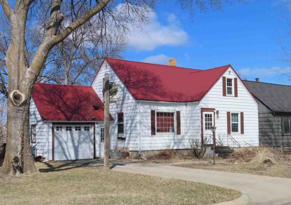 1007 E 2nd Street Redwood Falls, MN 56283, Redwood County