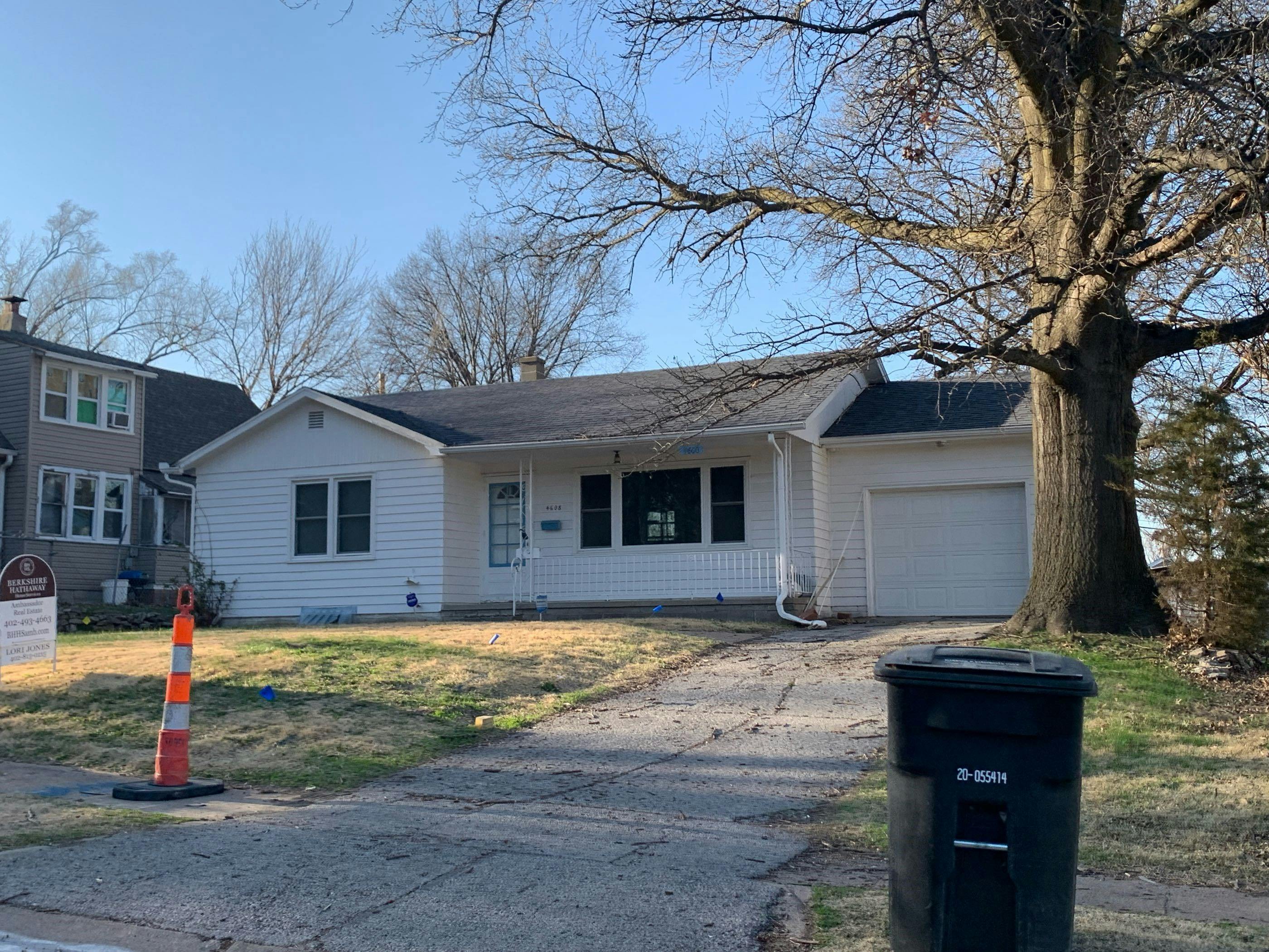 Camden Ave, Omaha, NE 68104