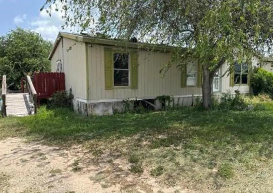100 Hunters Ridge Loop George West, TX 78022, Live Oak County