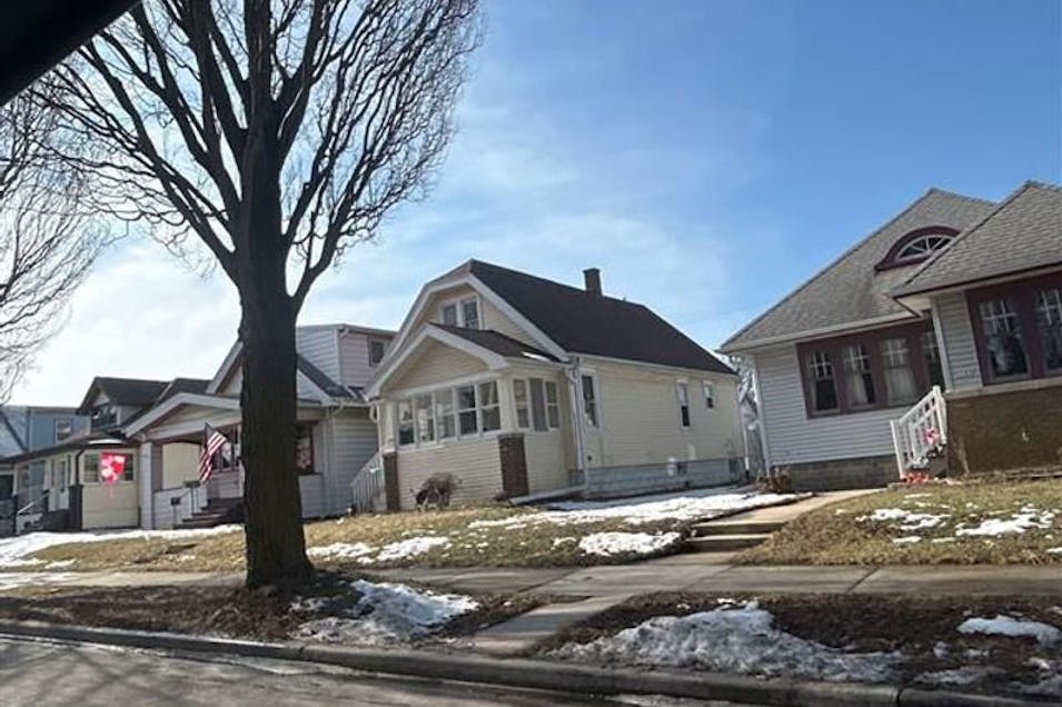 1201 S 75th St West Allis, WI 53214, Milwaukee County