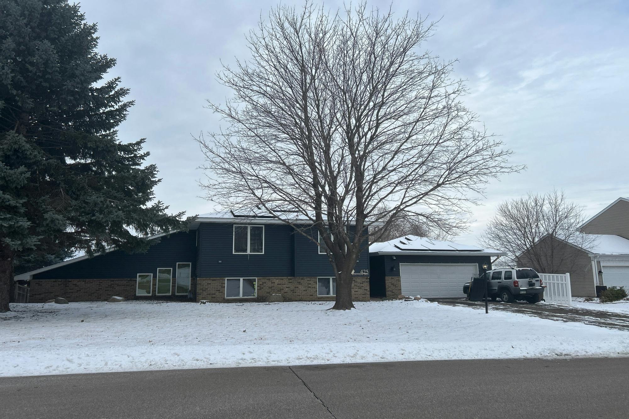 Crestview Dr, Saint Paul, MN 55119