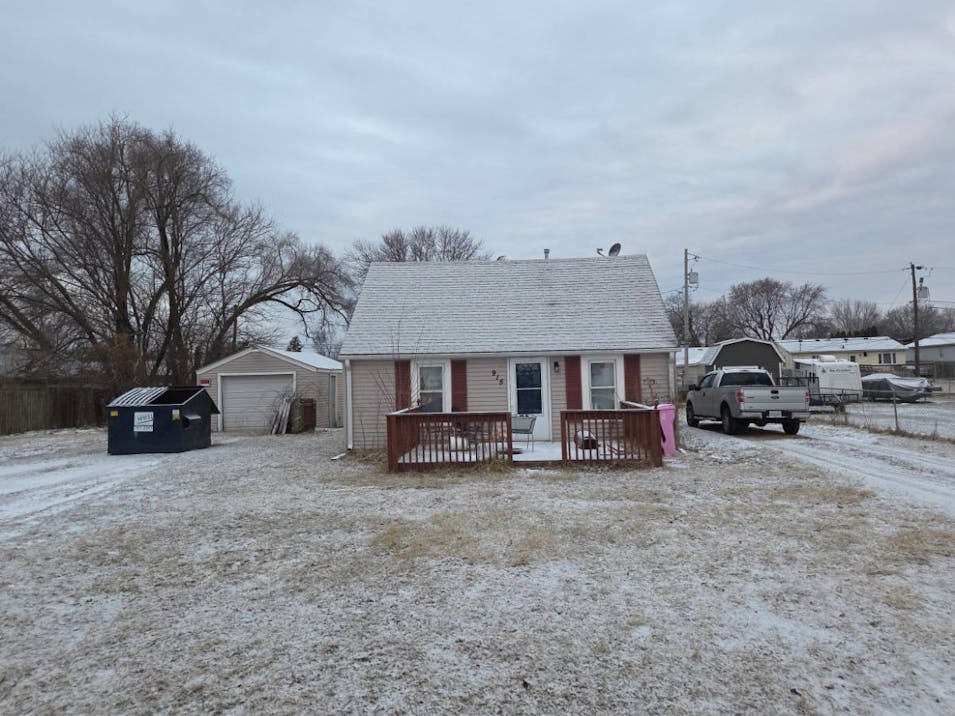 915 3rd Street Colona, IL 61241, Henry County