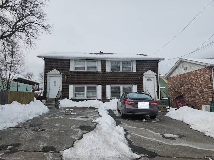 23-25 Hillcrest Drive Lowell, MA 01851, Middlesex County