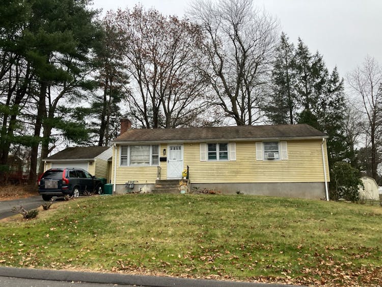 4 May Lane Bloomfield, CT 06002, Hartford County