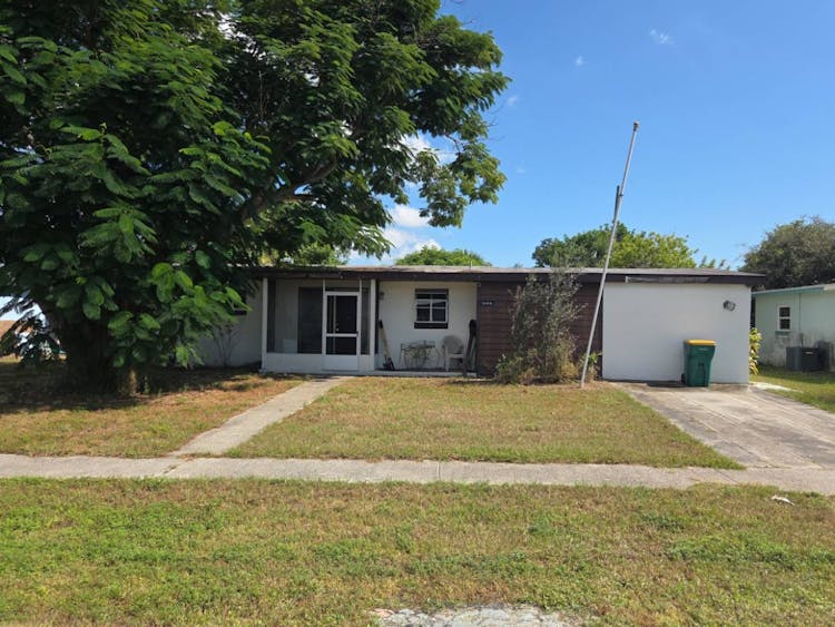 2464 Deedra St Port Charlotte, FL 33952, Charlotte County