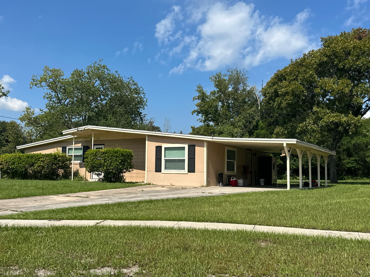 7317 Burlingame Ct photo 2
