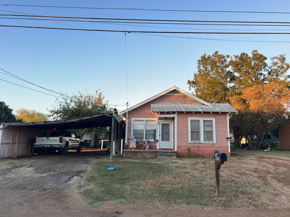 216 W Hugo St Diley, TX 78017, Frio County