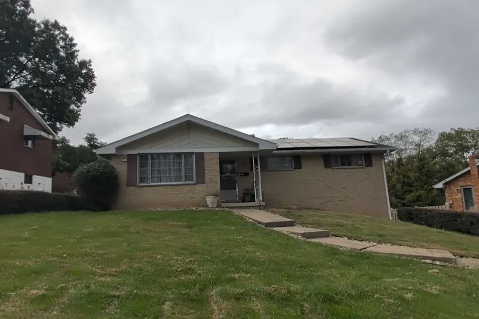150 Yosemite Drive Pittsburgh, PA 15235, Allegheny County