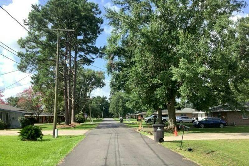 Hood St, Gonzales, LA 70737