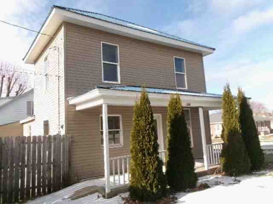 604 9th St SE Dyersville, IA 52040, Dubuque County