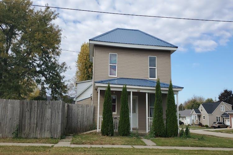 604 9th St SE Dyersville, IA 52040, Dubuque County