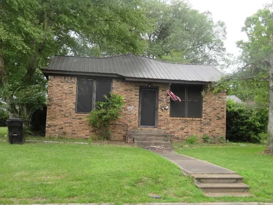 104 3rd St NW Springhill, LA 71075, Webster County