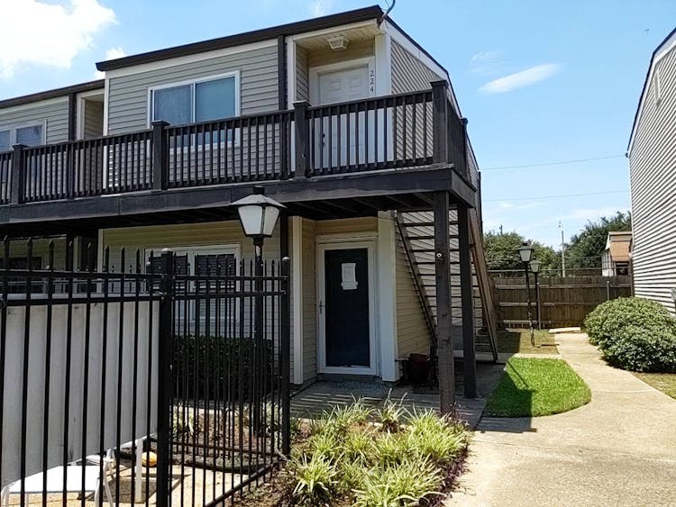 1020 Saint Julien Dr 124 124 Kenner, LA 70065, Jefferson County