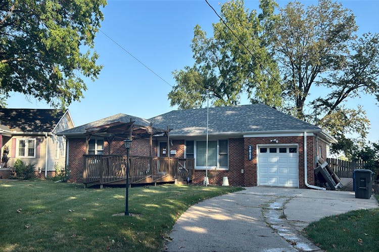 2027 Glenbrook Dr Des Moines, IA 50316, Polk County